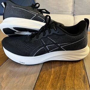 ASICS women’s size 7 Dynablast 4 athletic running shoes sneakers